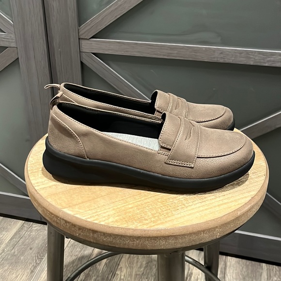 clarks cloudsteppers loafers